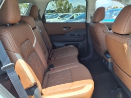 Nissan Pathfinder Platinum 2WD 2026