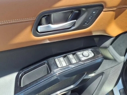 Nissan Pathfinder Platinum 2WD 2026