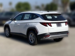 Hyundai Tucson SE FWD 2026