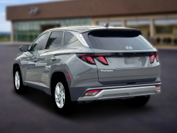 Hyundai Tucson SE FWD 2026