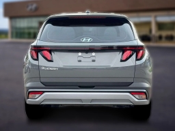 Hyundai Tucson SE FWD 2026