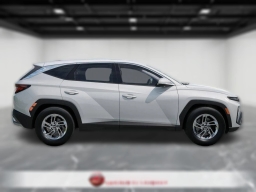 Hyundai Tucson SE FWD 2026
