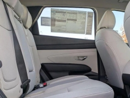 Hyundai Tucson SE FWD 2026