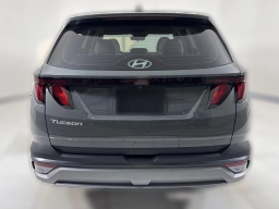 Hyundai Tucson SE FWD 2026