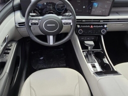 Hyundai Tucson SEL Premium FWD 2026