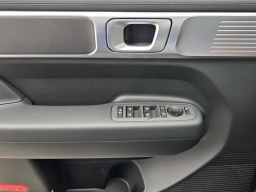 Hyundai Santa Fe SE FWD 2026