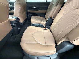 Toyota Grand Highlander Platinum AWD (Natl) 2026
