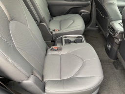 Toyota Grand Highlander Platinum AWD (Natl) 2026