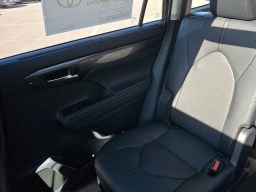 Toyota Highlander Platinum AWD (Natl) 2026