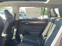 Toyota Highlander Platinum AWD (Natl) 2026