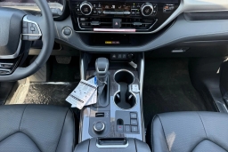 Toyota Highlander Platinum AWD (Natl) 2026