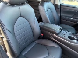 Toyota Highlander XLE AWD (Natl) 2026