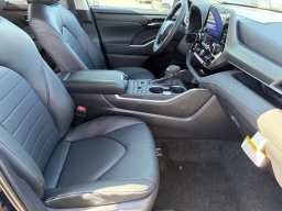 Toyota Highlander XLE AWD (Natl) 2026