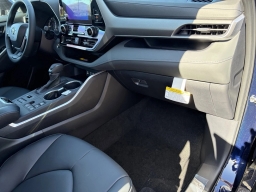 Toyota Highlander XLE AWD (Natl) 2026