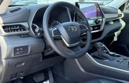 Toyota Highlander XLE AWD (Natl) 2026