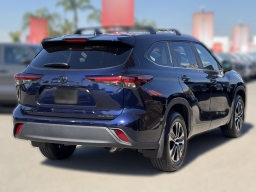 Toyota Highlander XLE AWD (Natl) 2026