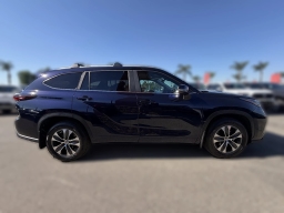 Toyota Highlander XLE AWD (Natl) 2026