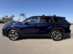 Toyota Highlander XLE AWD (Natl) 2026