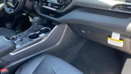 Toyota Highlander Platinum AWD (Natl) 2026