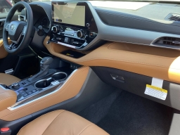 Toyota Highlander Platinum AWD (Natl) 2026