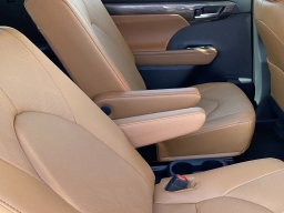 Toyota Highlander Platinum AWD (Natl) 2026