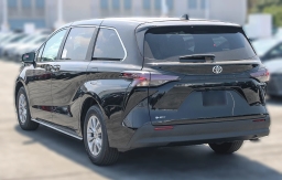 Toyota Sienna LE FWD 8-Passenger (Natl) 2026
