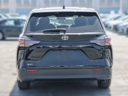 Toyota Sienna LE FWD 8-Passenger (Natl) 2026