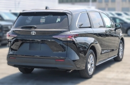 Toyota Sienna LE FWD 8-Passenger (Natl) 2026
