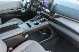 Toyota Sienna LE FWD 8-Passenger (Natl) 2026