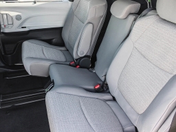 Toyota Sienna LE FWD 8-Passenger (Natl) 2026