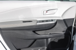 Toyota Sienna LE FWD 8-Passenger (Natl) 2026