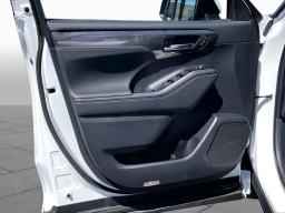 Toyota Highlander Hybrid Limited AWD (Natl) 2026