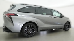 Toyota Sienna XSE FWD 7-Passenger (Natl) 2026
