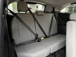 Toyota Sienna XLE FWD 8-Passenger (GS) 2026