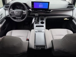 Toyota Sienna XLE FWD 8-Passenger (GS) 2026