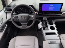 Toyota Sienna XLE FWD 8-Passenger (GS) 2026