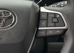 Toyota Sienna XLE FWD 8-Passenger (GS) 2026