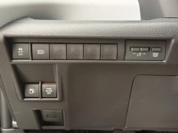 Toyota Sienna XLE FWD 8-Passenger (GS) 2026