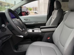 Toyota Sienna XLE FWD 8-Passenger (GS) 2026
