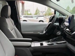 Toyota Sienna XLE FWD 8-Passenger (GS) 2026