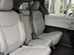 Toyota Sienna XLE FWD 8-Passenger (GS) 2026