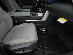 Toyota Tundra 4WD Limited CrewMax 5.5' Bed (Natl) 2026