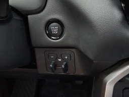 Toyota Tundra 4WD Limited CrewMax 5.5' Bed (Natl) 2026