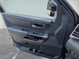 Toyota Tundra 4WD Limited CrewMax 5.5' Bed (Natl) 2026