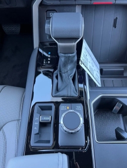 Toyota Tundra 4WD Limited CrewMax 5.5' Bed (Natl) 2026