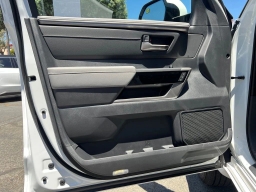 Toyota Tundra 4WD Limited CrewMax 5.5' Bed (Natl) 2026