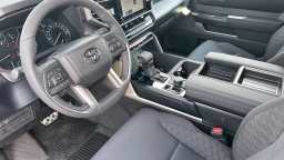 Toyota Tundra 4WD SR5 CrewMax 5.5' Bed (Natl) 2026