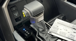 Toyota Tundra 4WD SR5 CrewMax 5.5' Bed (Natl) 2025