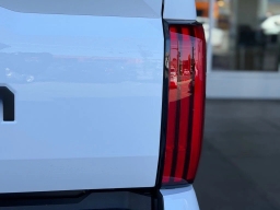 Toyota Tundra 4WD SR5 CrewMax 5.5' Bed (Natl) 2026