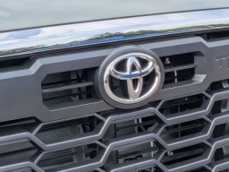 Toyota Tundra 4WD SR5 CrewMax 5.5' Bed (Natl) 2026